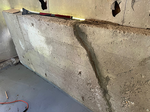 A1 Foundation Crack Repair - Leaking Seam